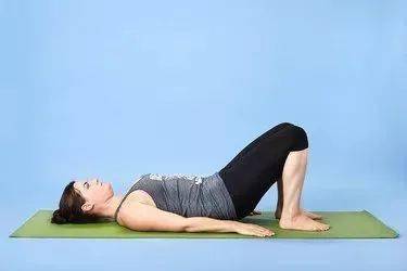 10个改善腰痛,强化腰腹深层核心力量的瑜伽动作!