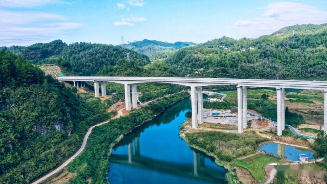 市域高速网络连接线,起点位于杭瑞高速与安江高速相交的岳家寨枢纽