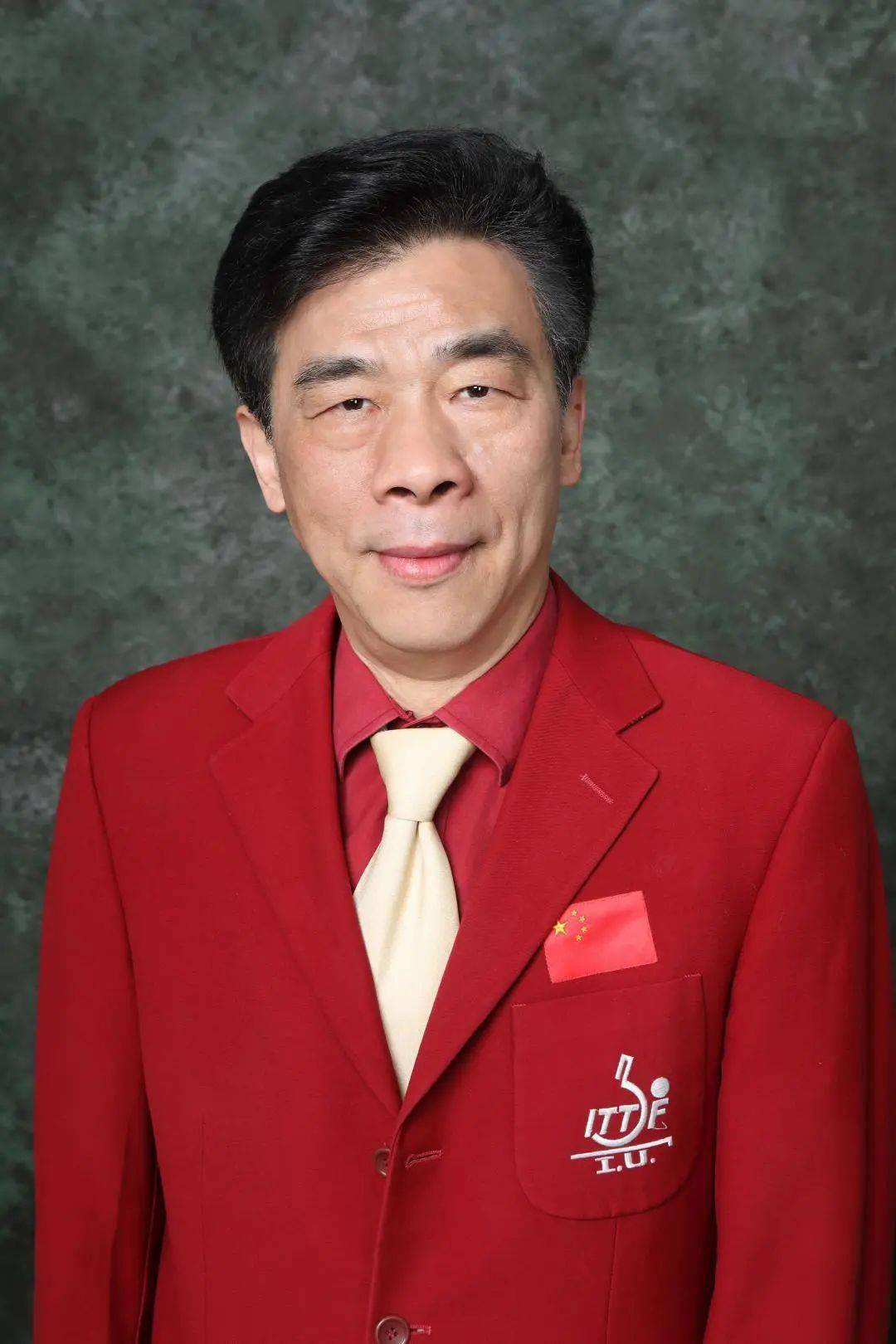 何志华人生因乒乓而美好裁判看台