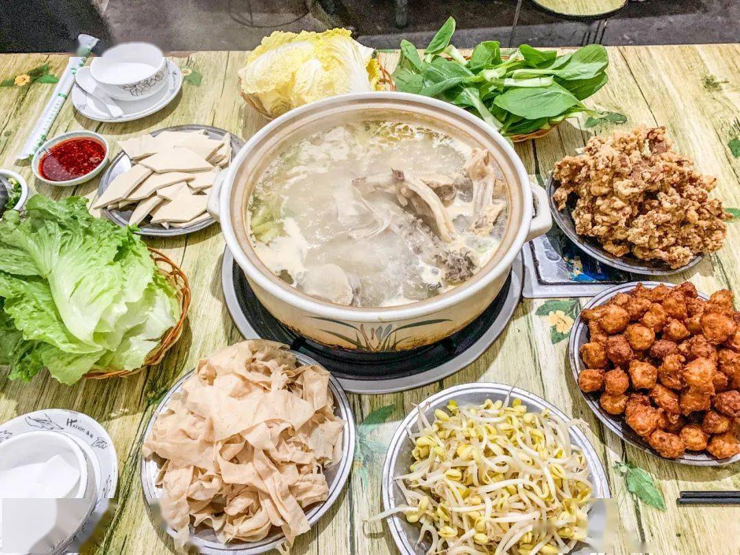 阜阳老旧居民楼里,12年鸭煲店,又破又难找,不预约吃不上!