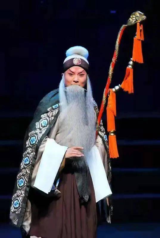 初立单于的且鞮侯派使者前来议和,武帝为表善意,命中郎将苏武执旌节出