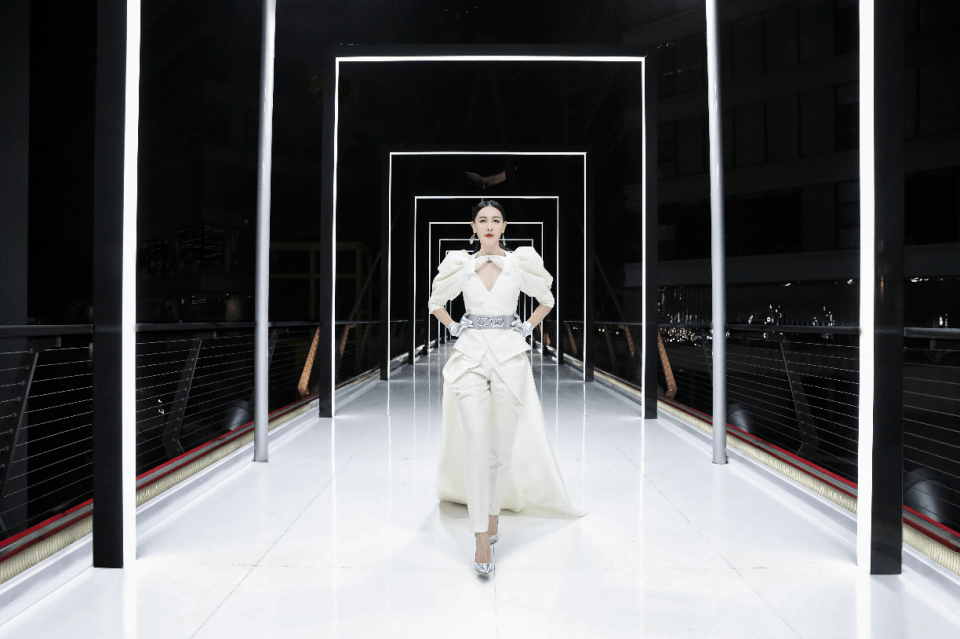 一汽-大众奥迪打造首个无边悬浮t台,孙一文与奥迪q8同台首秀