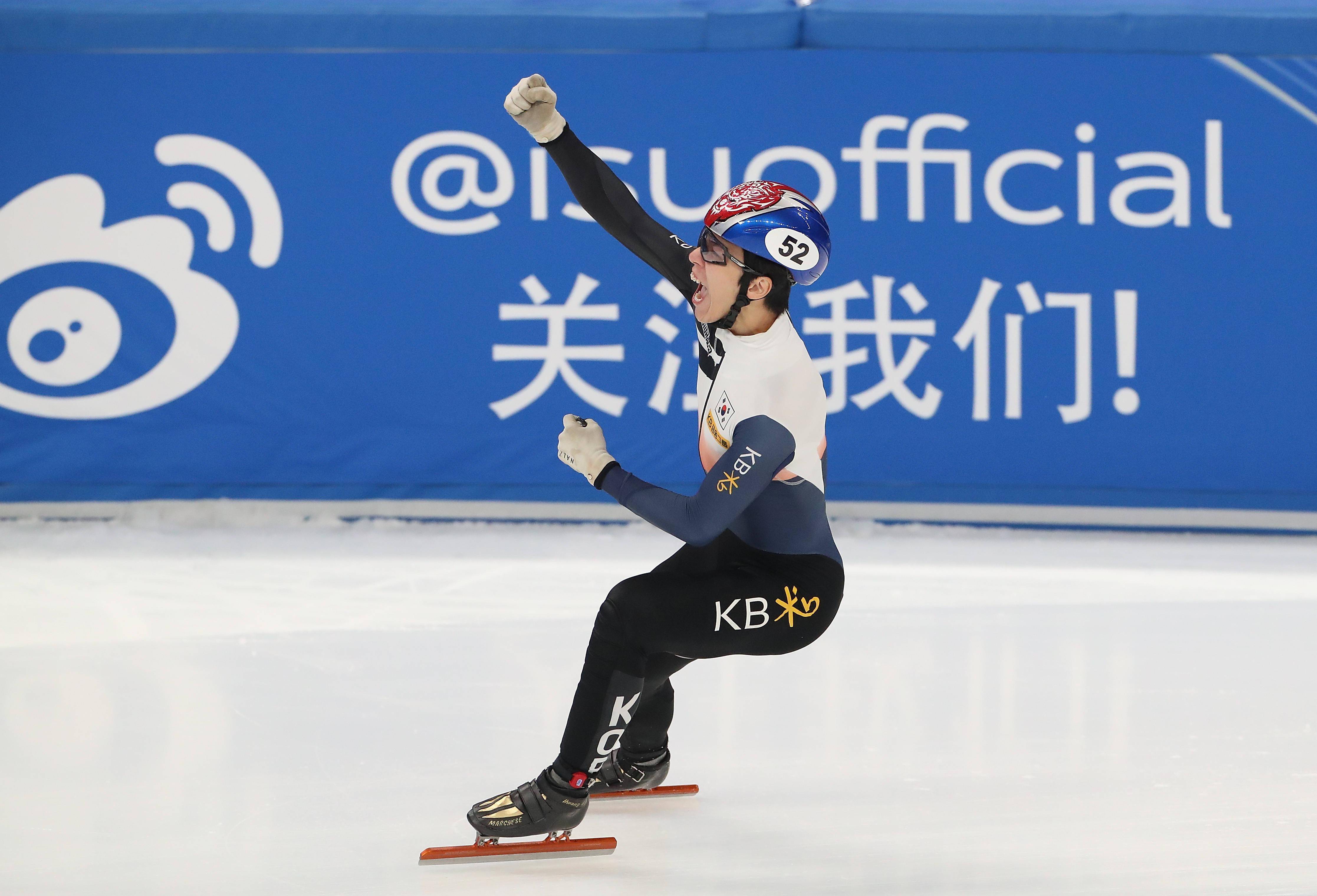 當日,在北京首都體育館舉行的2021-2022國際滑聯短道速滑世界盃北京