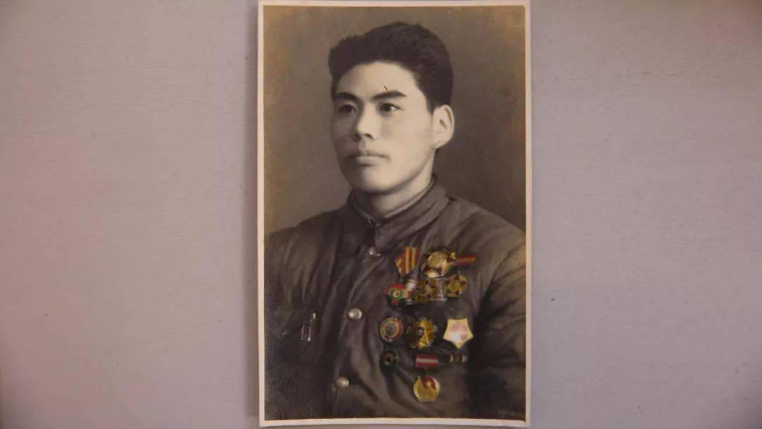 李延年居功不自傲谱写英雄赞歌功勋