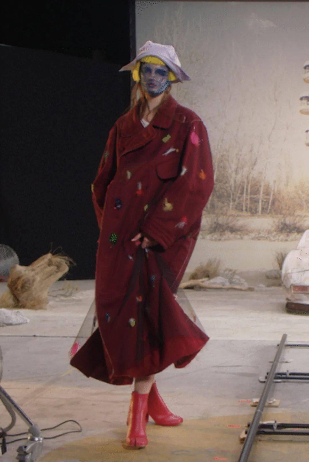 设计 Maison Margiela 2022 春夏系列 带你进入 “时尚鬼才”John Galliano的幻想世界