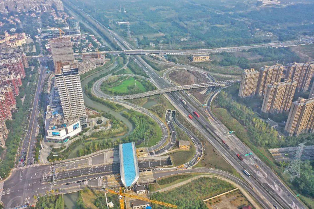 s4高速南桥立交改造工程为奉贤重大工程,于2019年7月开工,2020年7月20