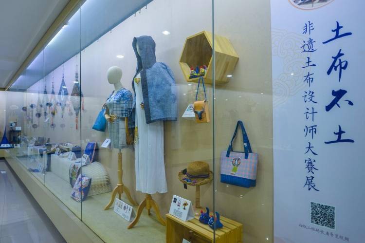 风情 旧日压箱底、今朝变身时尚单品，这个展览将展现海派风情与现代女性审美