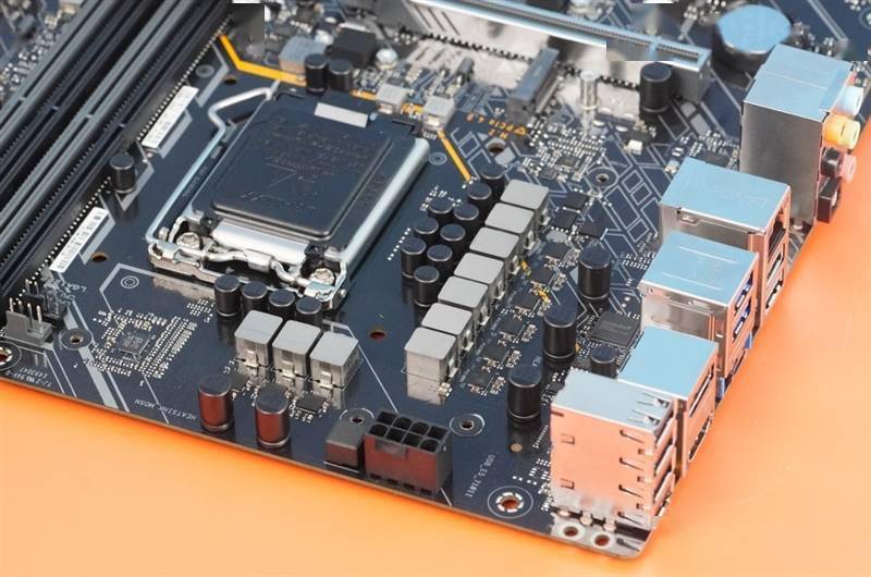 性价比无敌手神板华硕tufgamingb560mplus重炮手主板评测