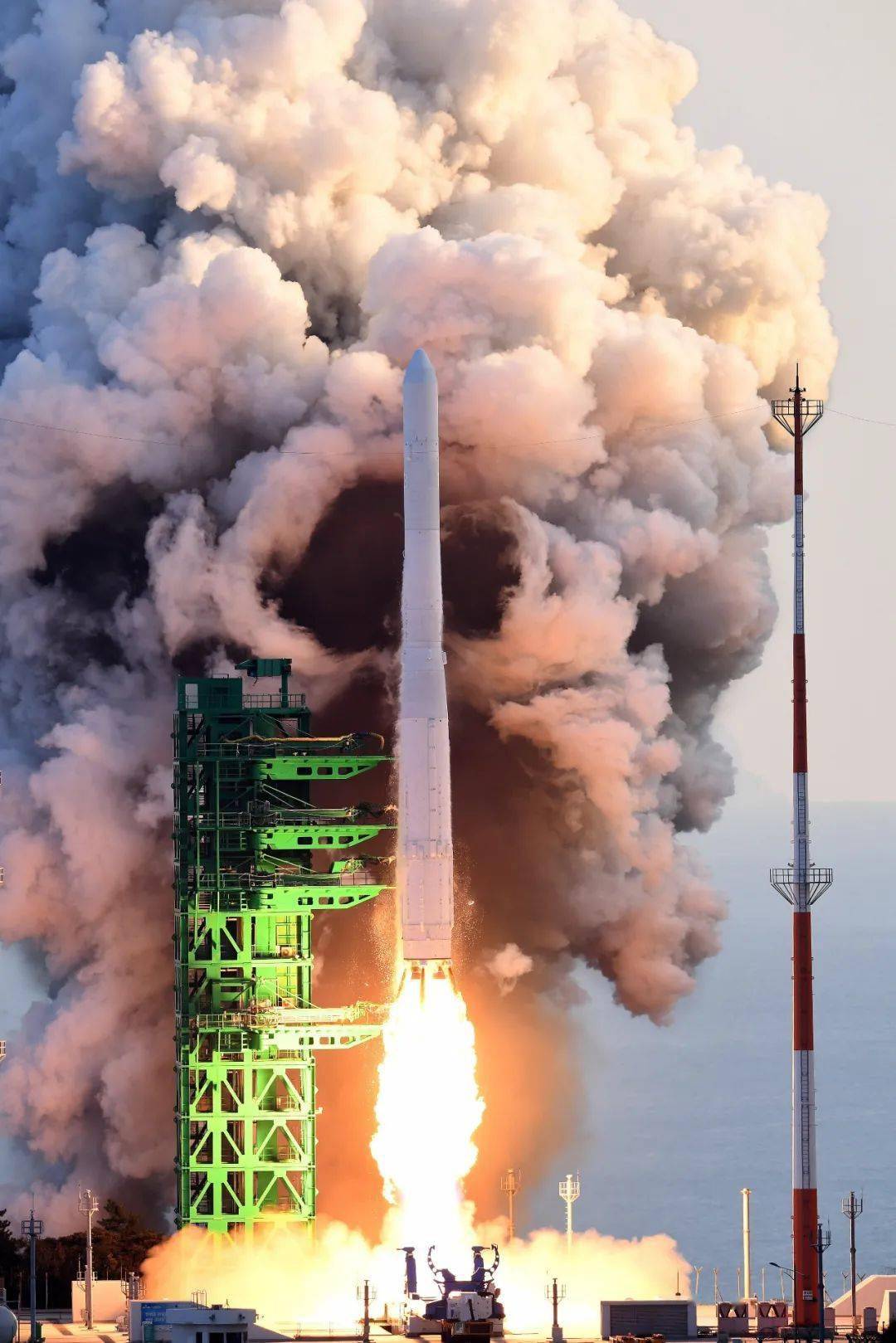 发动机|韩国“国产”火箭首飞失败，文在寅：2030年实现探月梦想