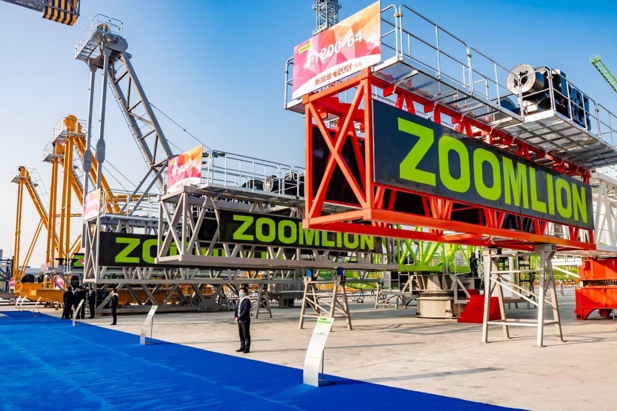 全球最大上回转塔机在中联下线