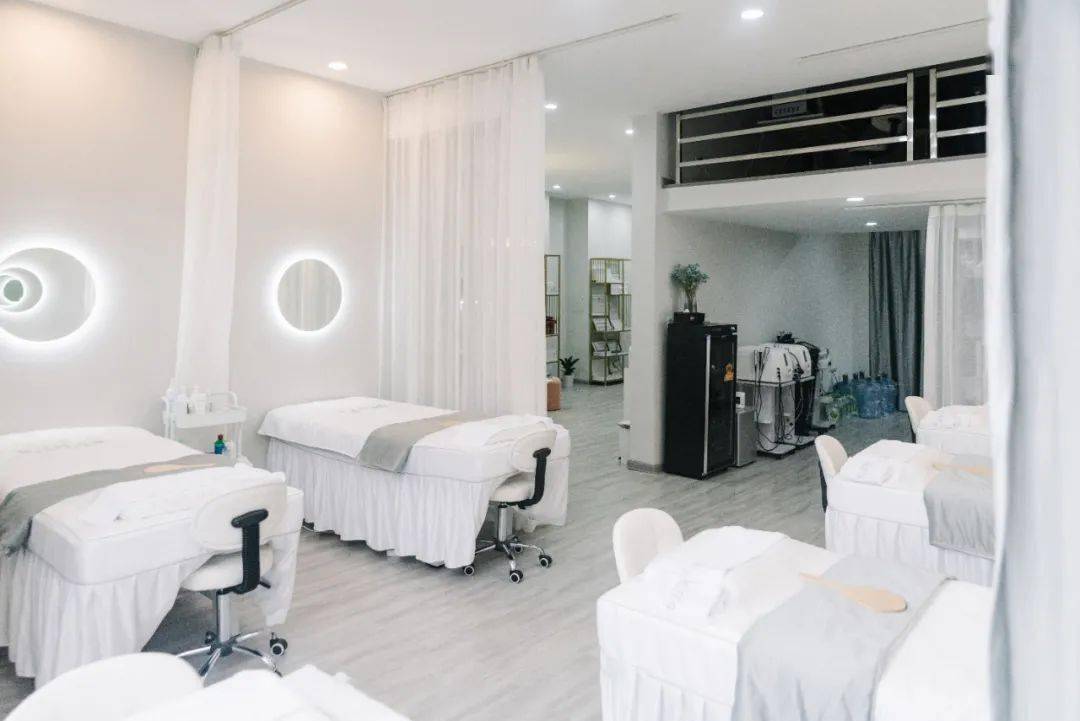 套餐【五店通用】来skin79做一次肌肤透亮管理，清洁补水做到位，后续保养才有效！