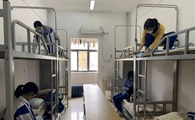 住校和走读哪个费钱 f96ba405545d4c96b649c18510774435.png