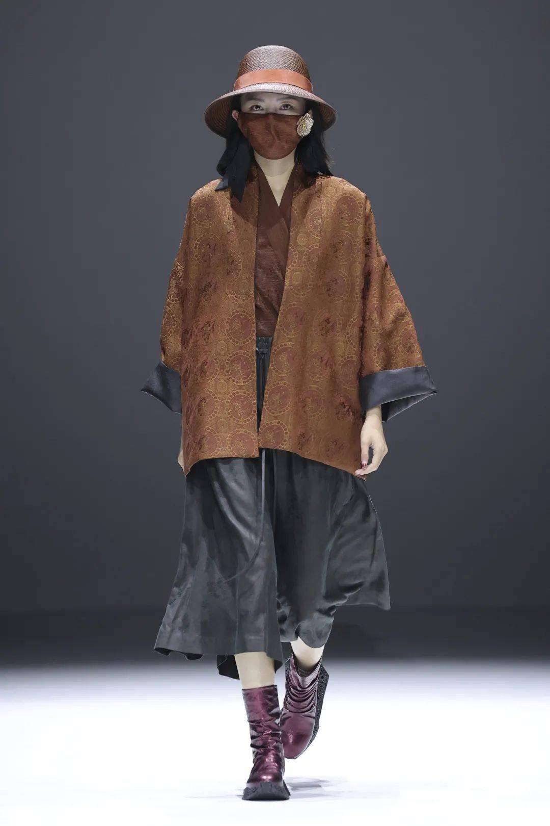 服装 S/S2022深圳时装周｜DAY4：别样角度，诠释「型」之烂漫