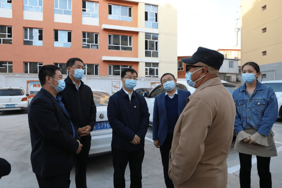 10月27日,清水河县委书记张科灵在调研社区疫情防控工作时强调,要深刻