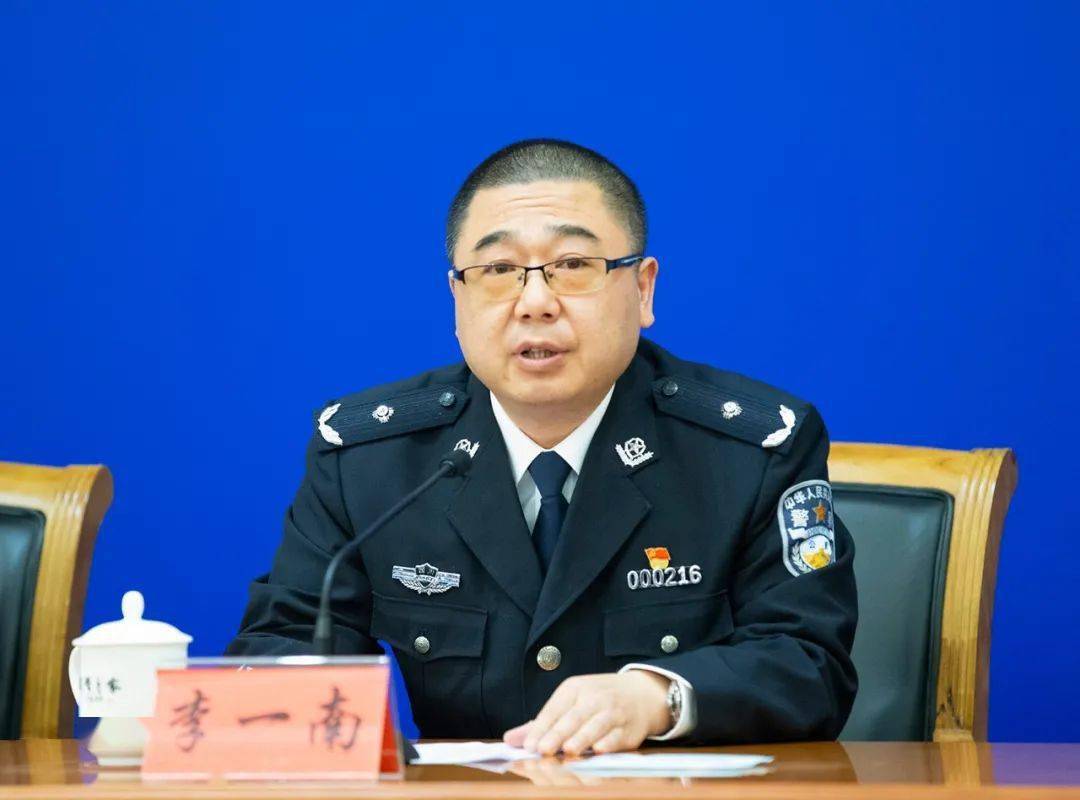 四川省公安厅刑侦局副局长李一南在回答记者关于四川泸州公安机关通过
