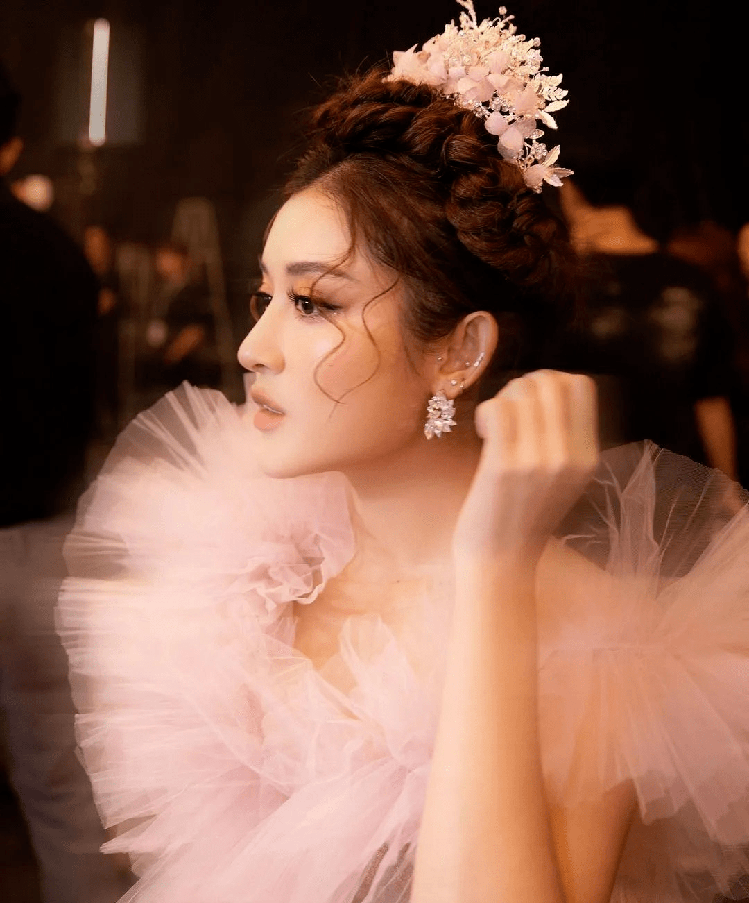 这位小姐姐就是最近在 ins 上势头很猛的「nguyen tran huyen my」!