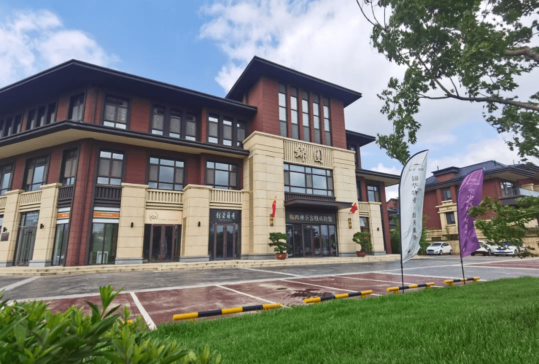 锦华锦园白鹭殷勤朝暮至何妨秋霜染红枫