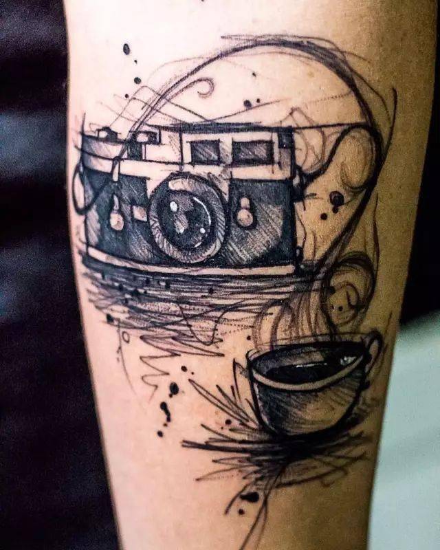 在这些纹身里,尤其是跟咖啡有关的图案最受欢迎,比如咖啡豆,咖啡树叶