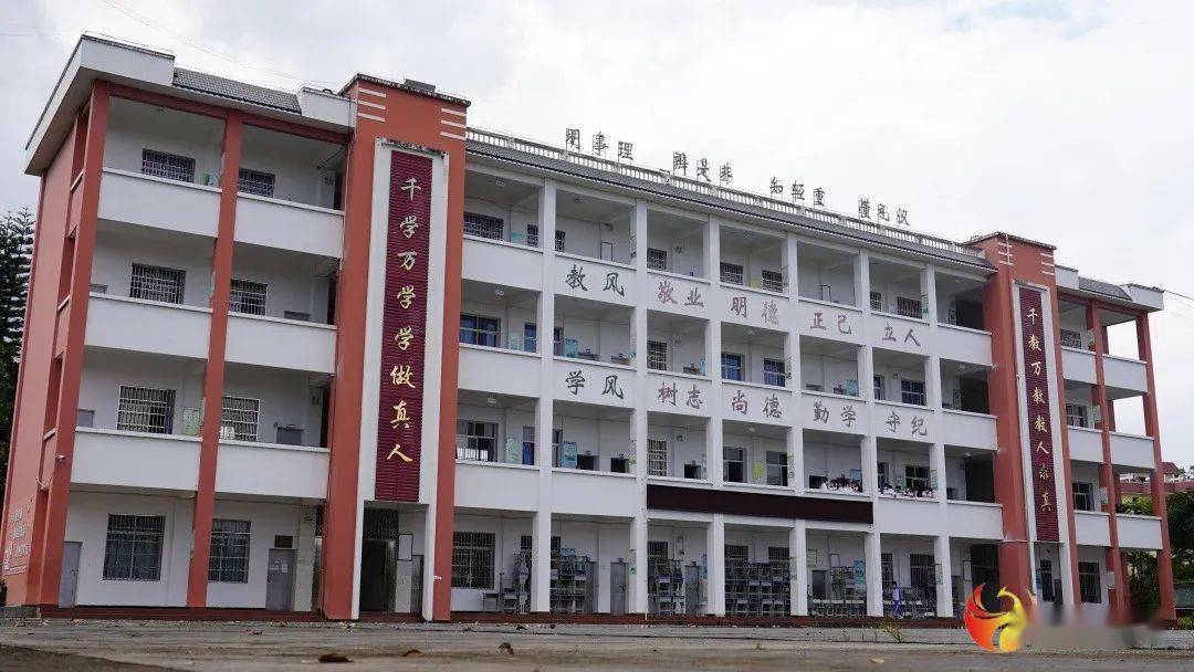 记者走访了瑞丽一中,瑞丽市民族中学,瑞丽市第二民族中学,姐相小学等
