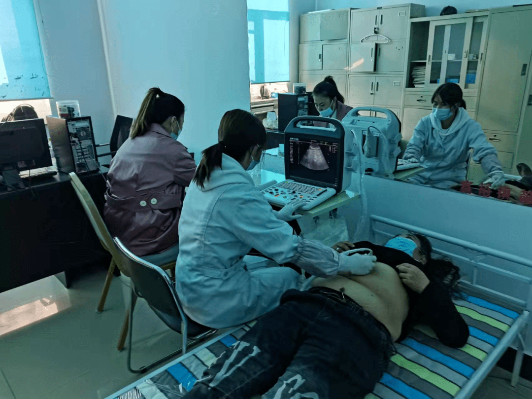 检查项目包括身高,体重,血压等基本检查,还包括血常规,心电图,彩超等