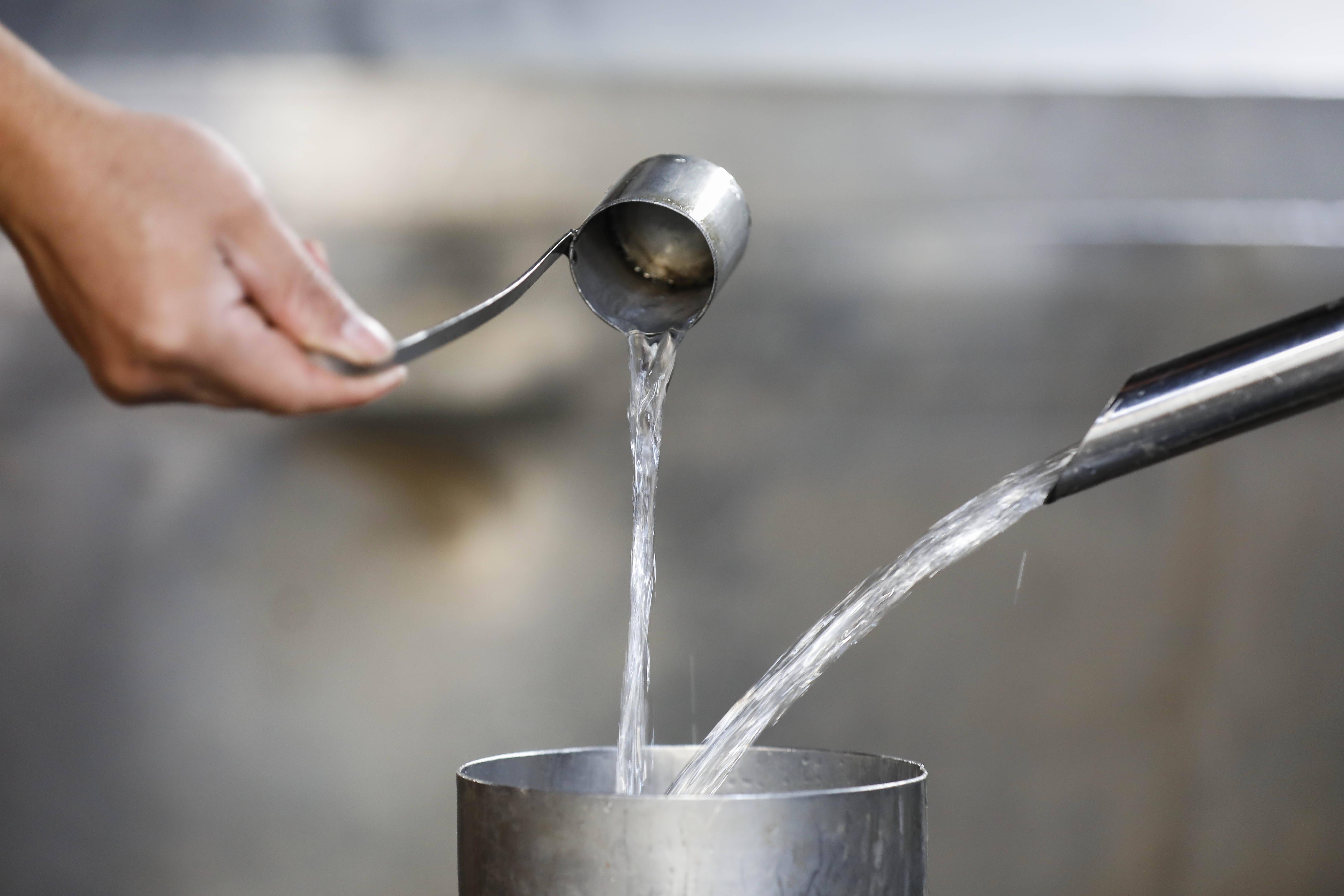 河南宝丰深秋时节酿酒忙