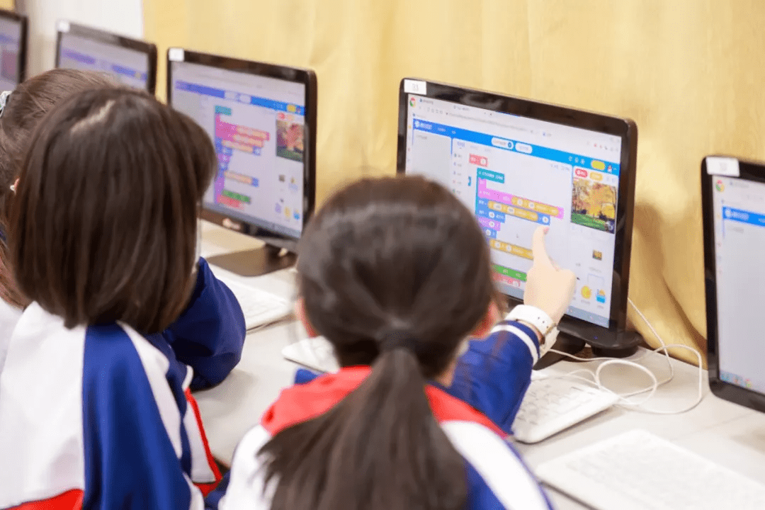 “课后三点半”还能这么上？这帮小学生设计出了智能垃圾桶、口罩检测仪......