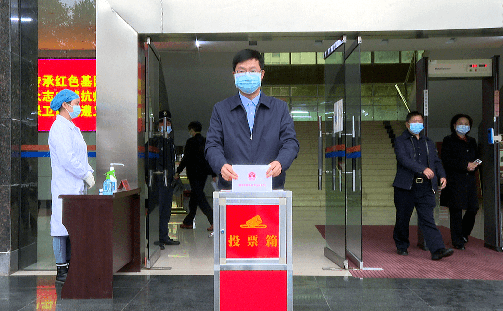 县人大常委会党组书记潘代勤,县政协党组书记邓国书,县委常委,县人大