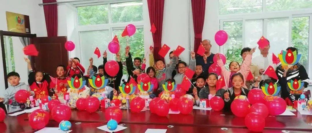 社会公益组织走进“童心港湾”送课送温暖_祖国