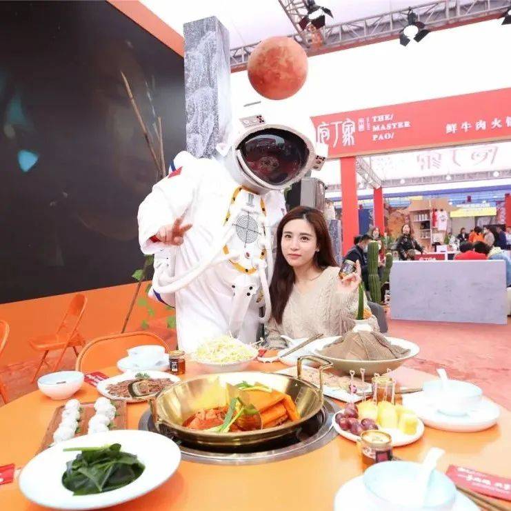 刘一手“火星旗舰店”亮相火锅节_重庆