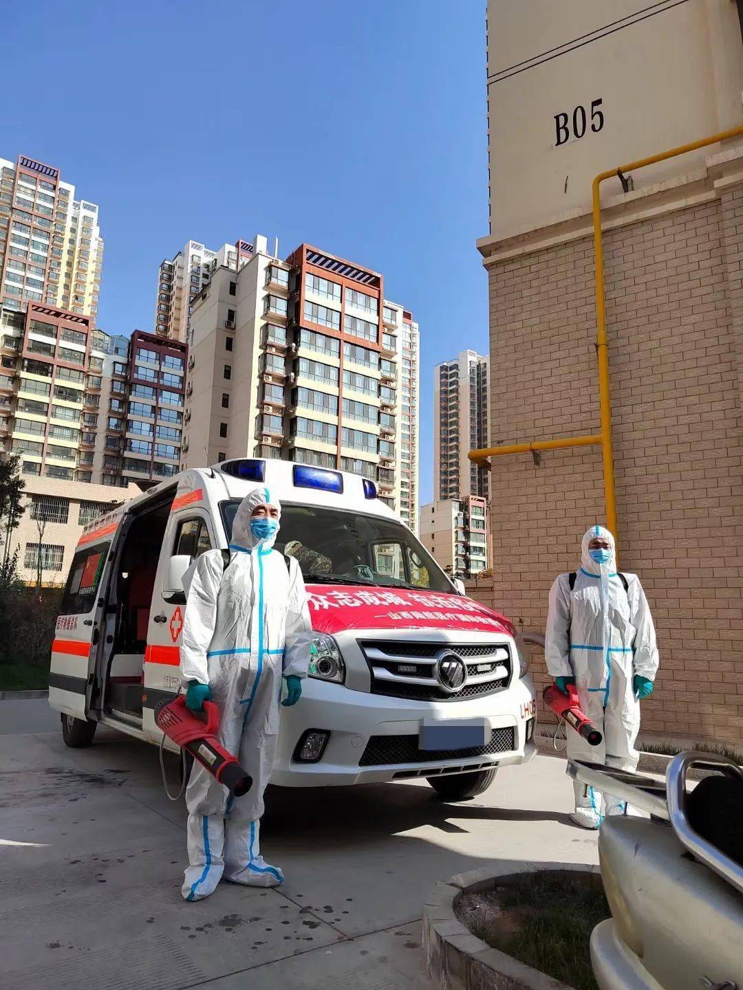 同甘共苦丨图雅诺特专救护车随队出征抗击疫情