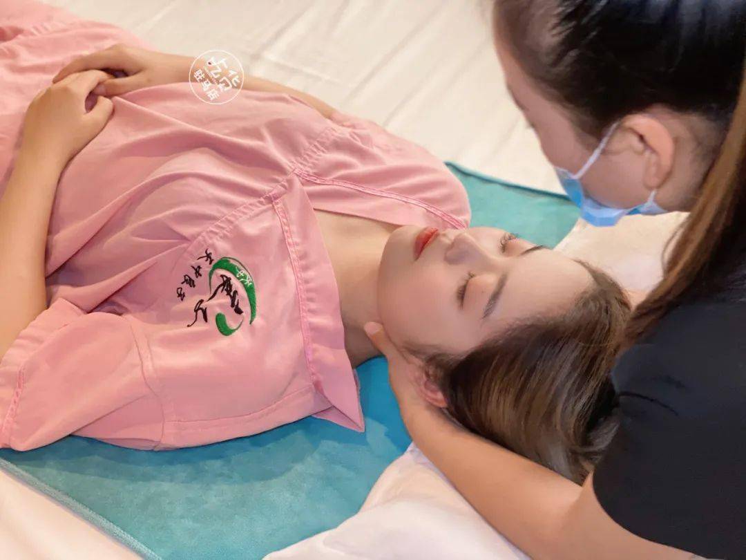 良子健身七周年店庆星级酒店式专业足浴按摩餐食不到80解乏又养生从头