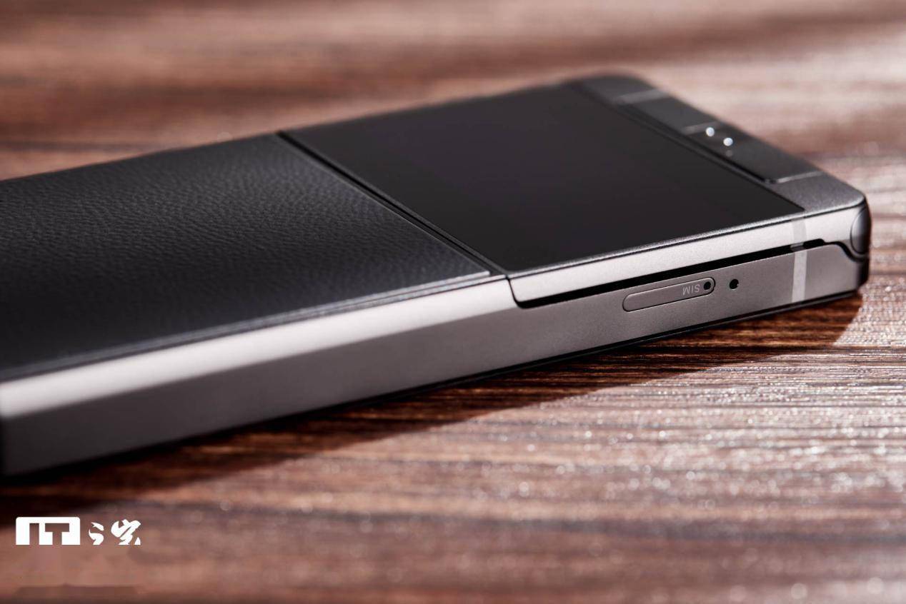 【IT之家评测室】讯飞双屏翻译机体验：商务精英的异国伴侣