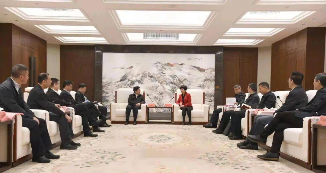 11月1日,市长李春会见正在我市考察调研的兴业银行党委书记,董事长