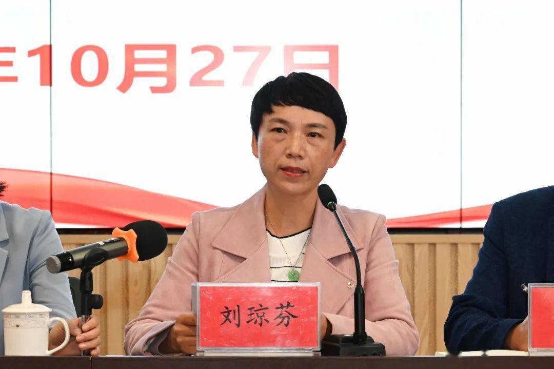 党委书记刘琼芬作"大理之问"大讨论活动动员讲话,结合医院"十三五"