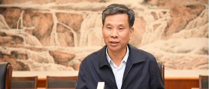 【头条】财政部部长刘昆“拍了拍”你:要用好这本书_中共中央
