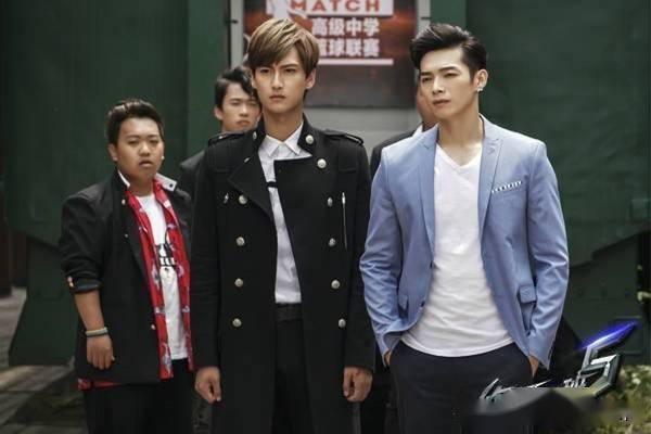 台湾经典歌曲排行榜_十首台湾乐坛经典歌曲,王杰的成名曲至今无人超越,百听不厌