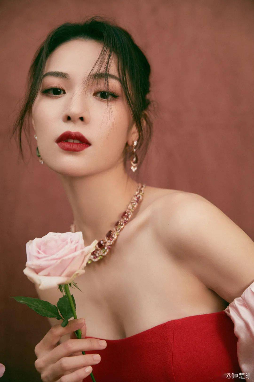 唇膏被赵丽颖吹爆，李佳琦的嘴到底有多好看？