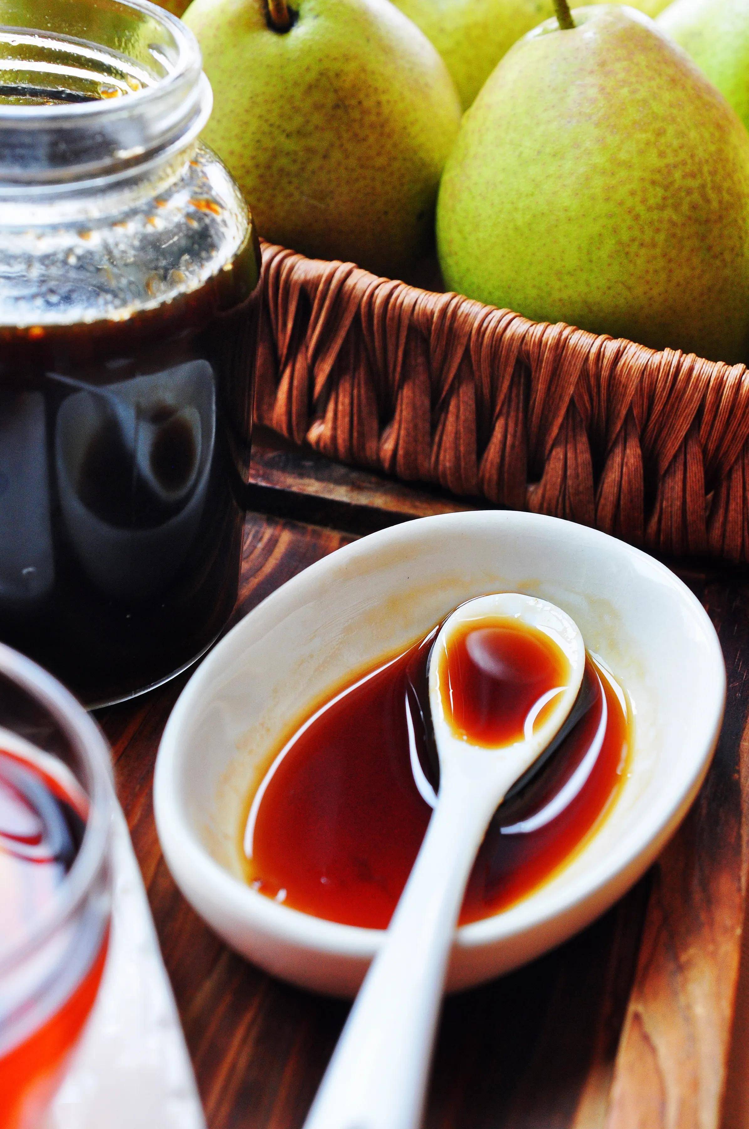 自制秋梨膏梨选啥样的要去皮吗一天一勺孩子过冬不咳嗽