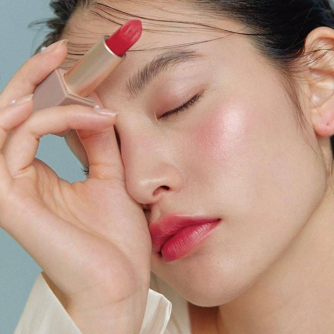 唇膏被赵丽颖吹爆，李佳琦的嘴到底有多好看？