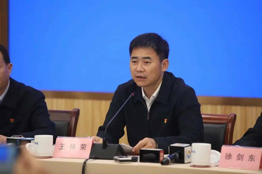 嘉兴市卫健委主任王伟荣,桐乡市副市长徐剑东,嘉兴市疾控中心主任陈