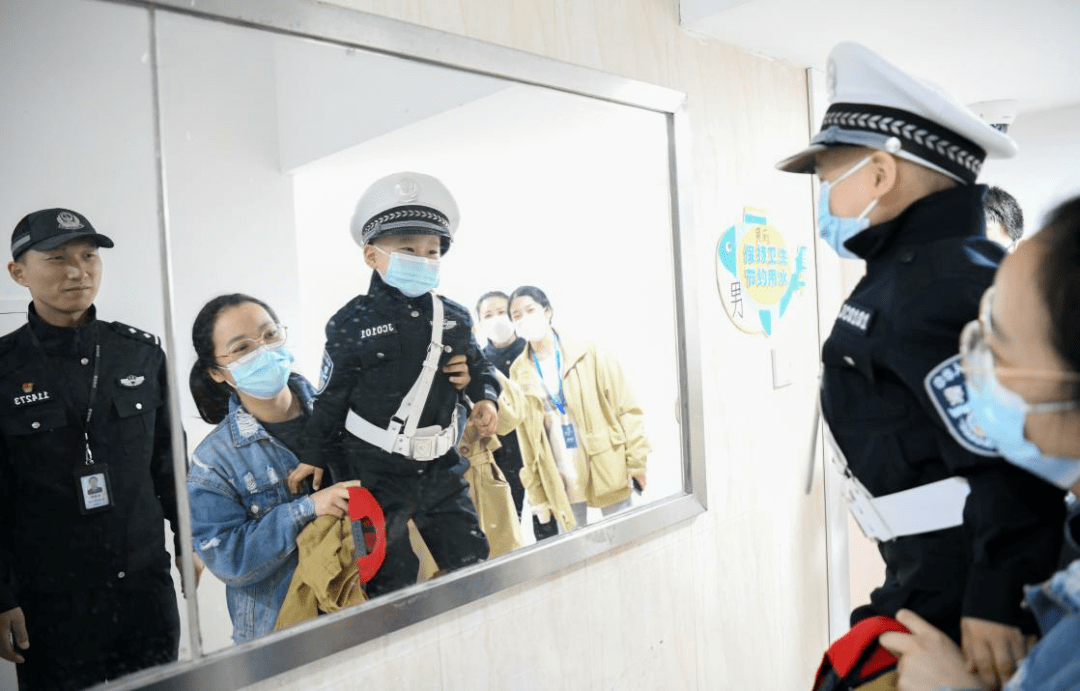 孩子|“长大后我想成为你” 杭州交警帮5岁小穆穆圆梦！