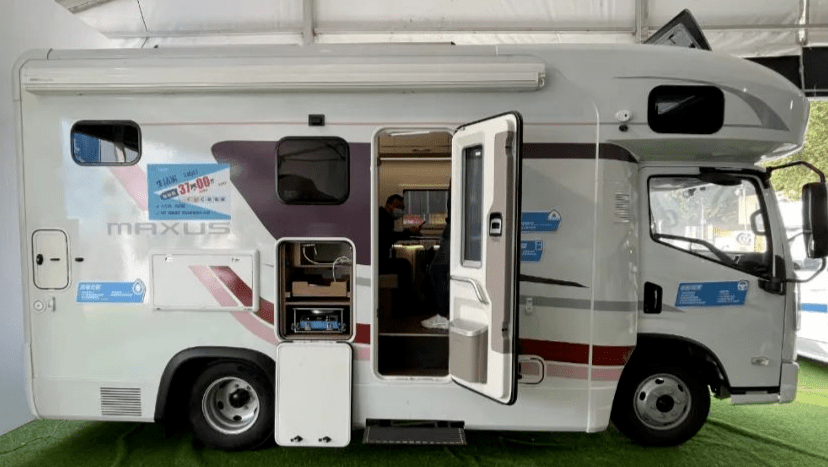 超大车内空间坐拥舒适睡眠上汽大通maxus生活家h60轻卡底盘房车原厂