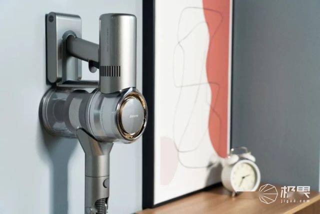 全能吸尘器评测！吸拖一体难缠毛发秒清理，犄角旮旯高处打扫全搞定