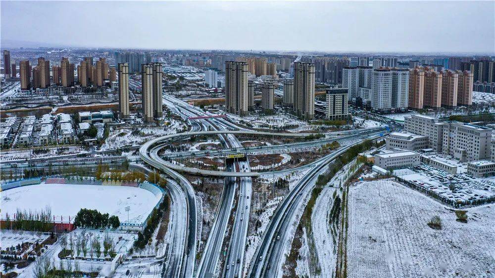 积雪|呼和浩特迎来今冬首场降雪！朋友圈一片银装素裹，美成这样...