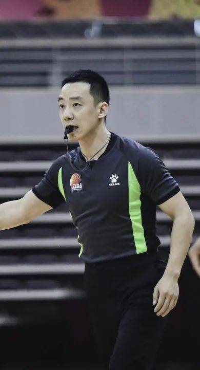 黄远翔 李圣熙 吕磊颁奖嘉宾江苏省篮球运动协会副会长,秘书长 张世林