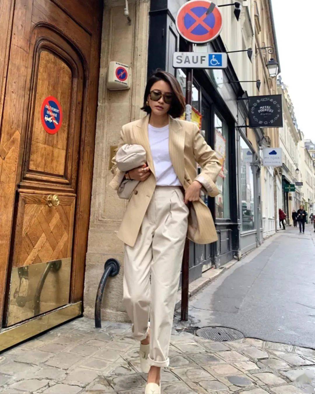 黑色 别穿阔腿裤了！今冬这4条裤子最流行，时髦显瘦，怎么搭都好看！