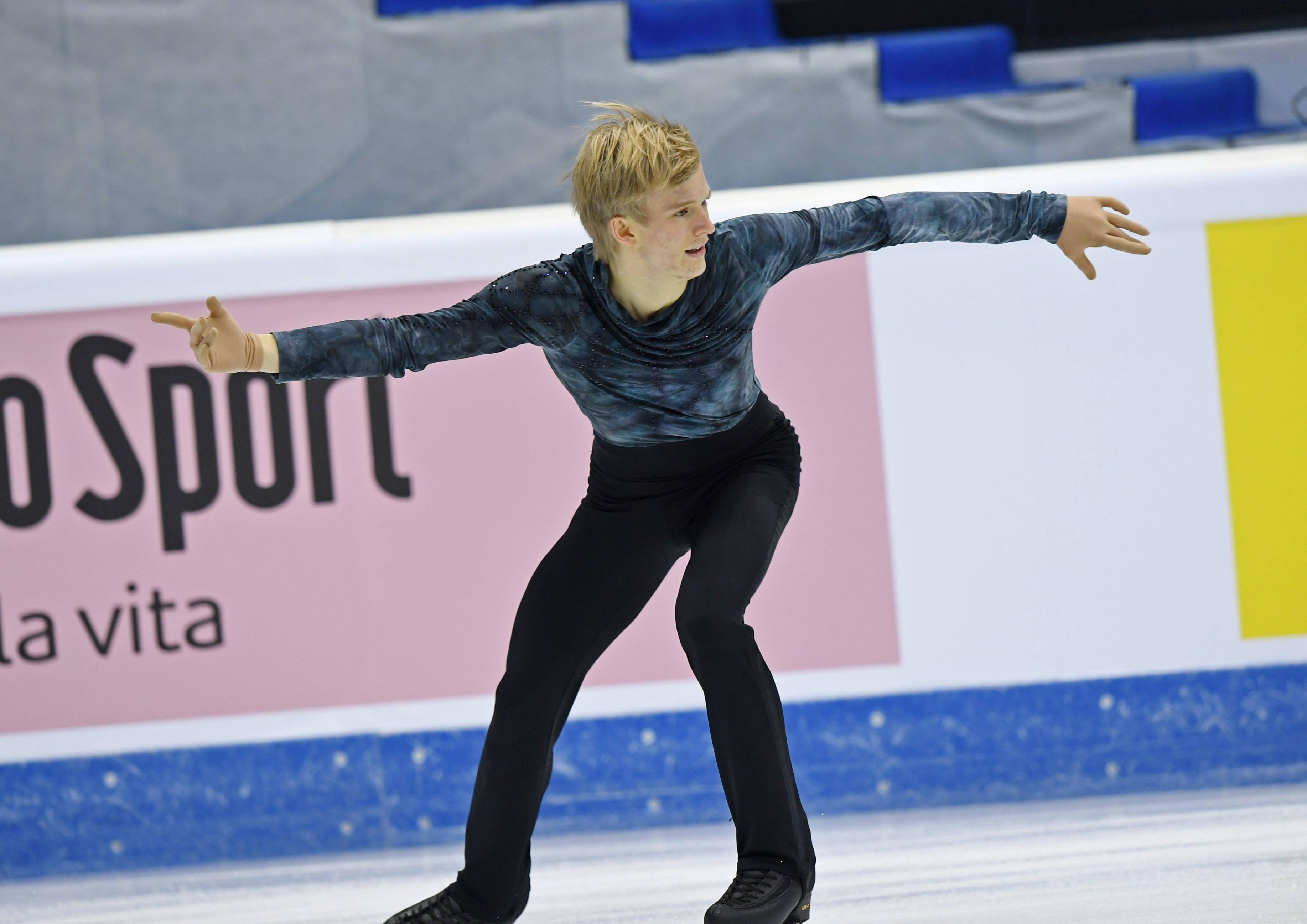 在意大利都灵举行的2021-2022赛季花样滑冰大奖赛意大利站男子单人滑