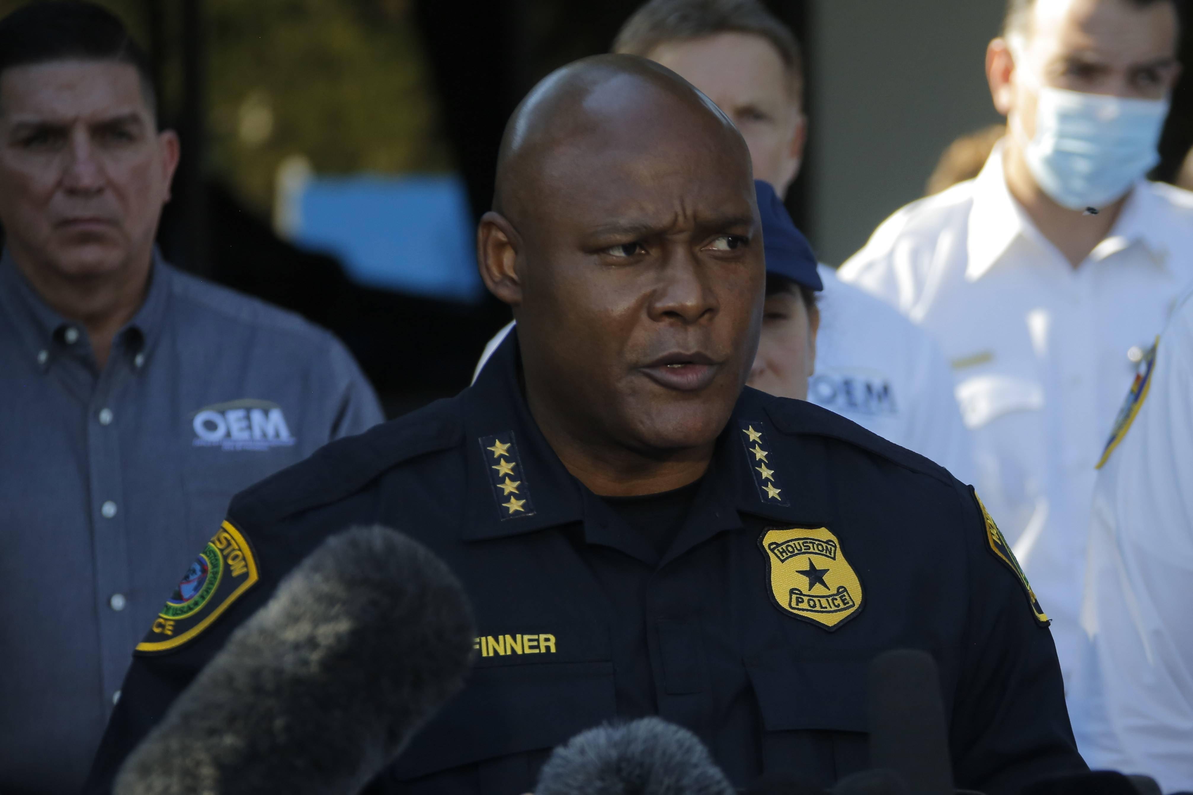 11月6日,休斯敦警察局长特洛伊·芬纳在美国休斯敦举行的新闻发布会上