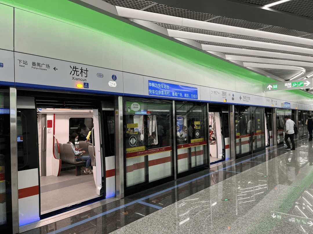 (冼村站站台)经常到珠江新城的严小姐说:"从珠江新城地铁站到高德置地