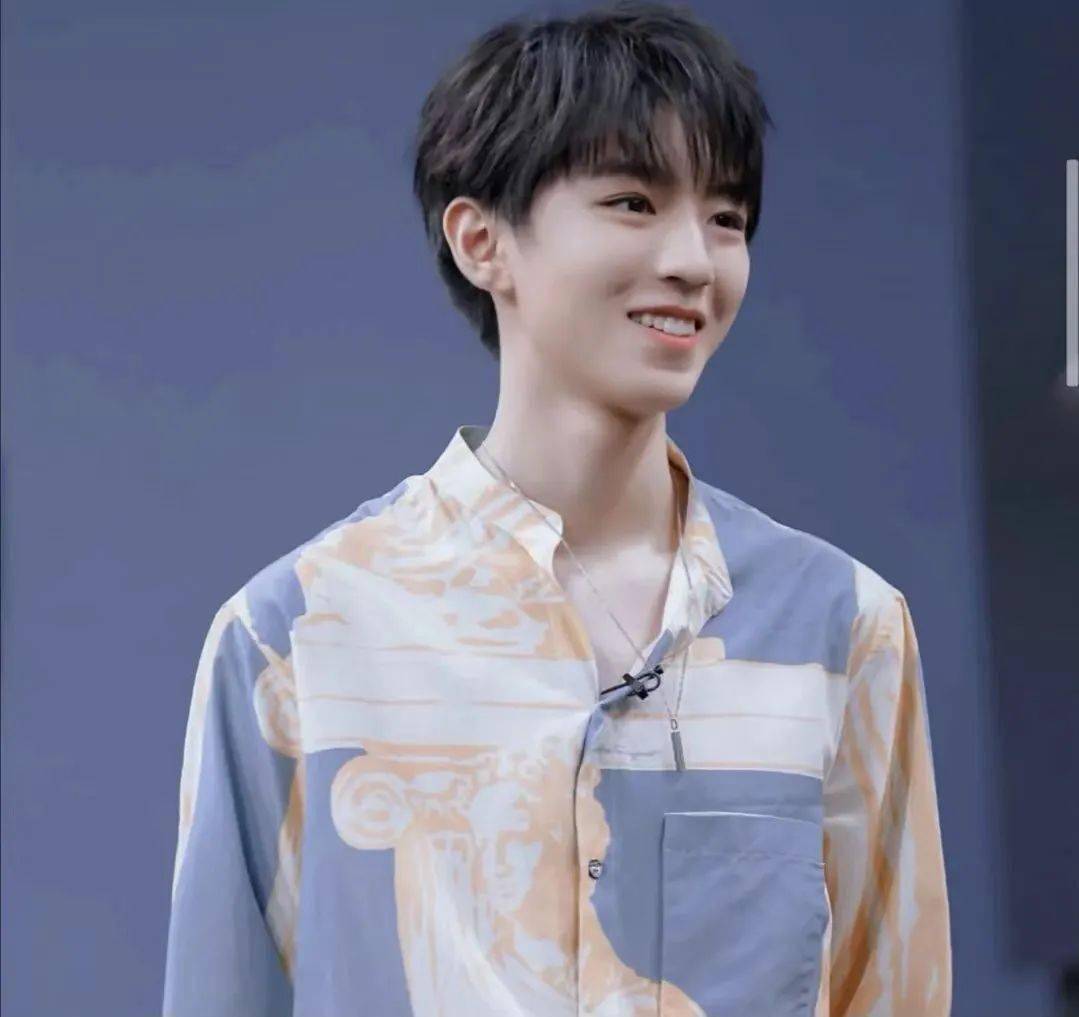 摄影师分享王俊凯神图的幕后细节原来是随机抓拍氛围感太强